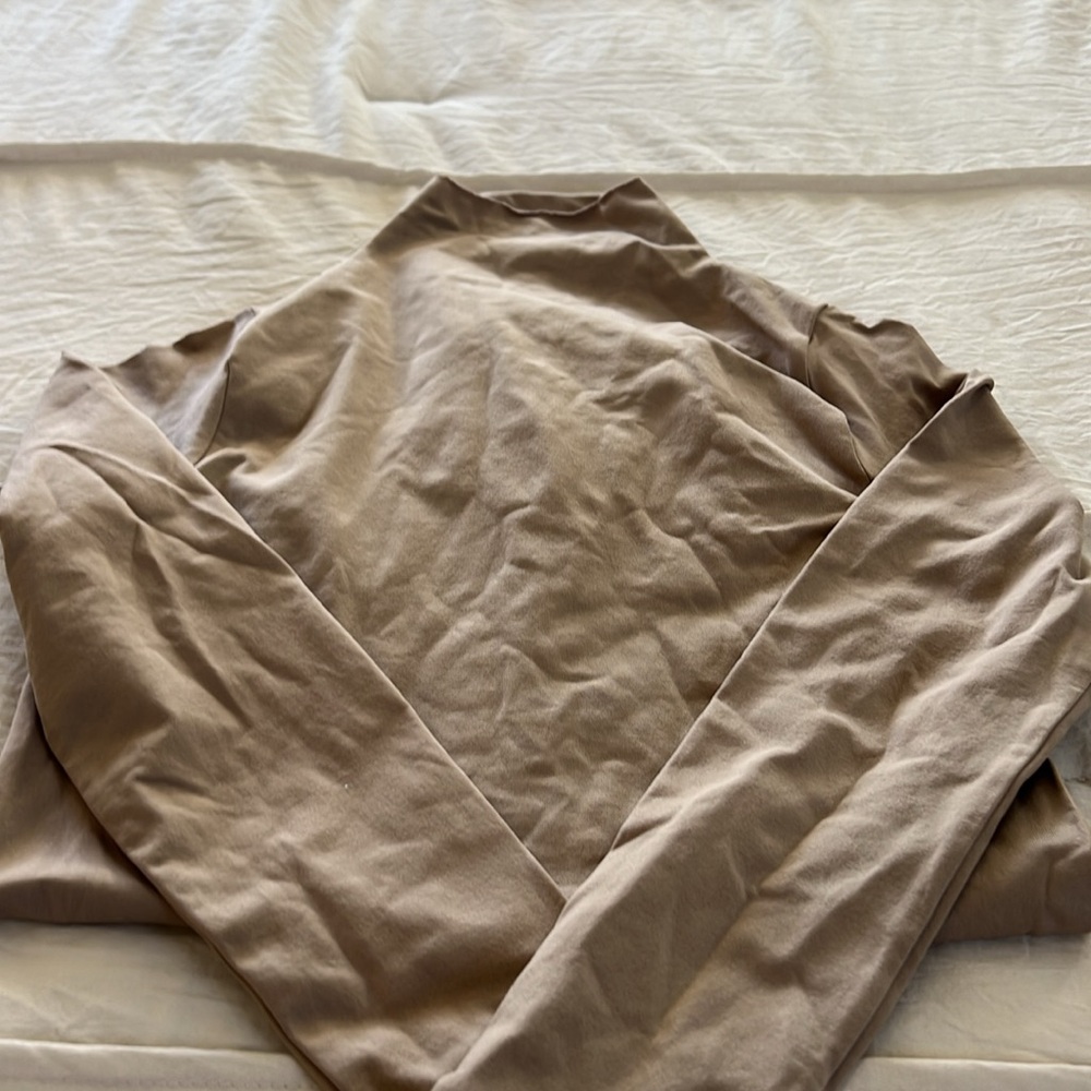 Skims Essential Mock Neck Long Sleeve Bodysuit - Picture 7 of 8